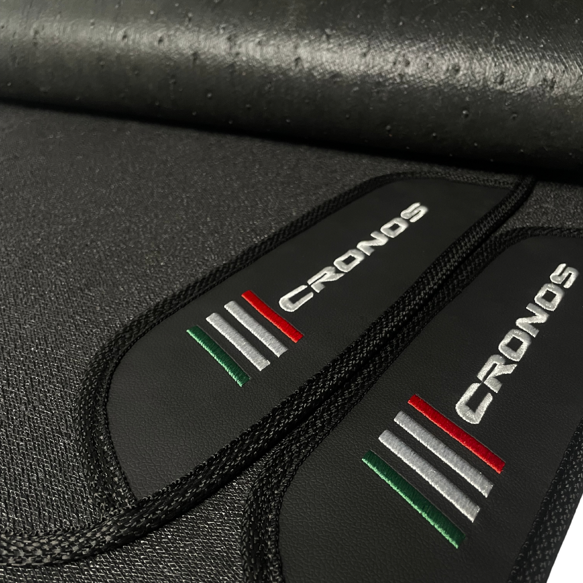 TAPETE BORRACHA PREMIUM CRONOS 2017 A 2024 4 PEÇAS